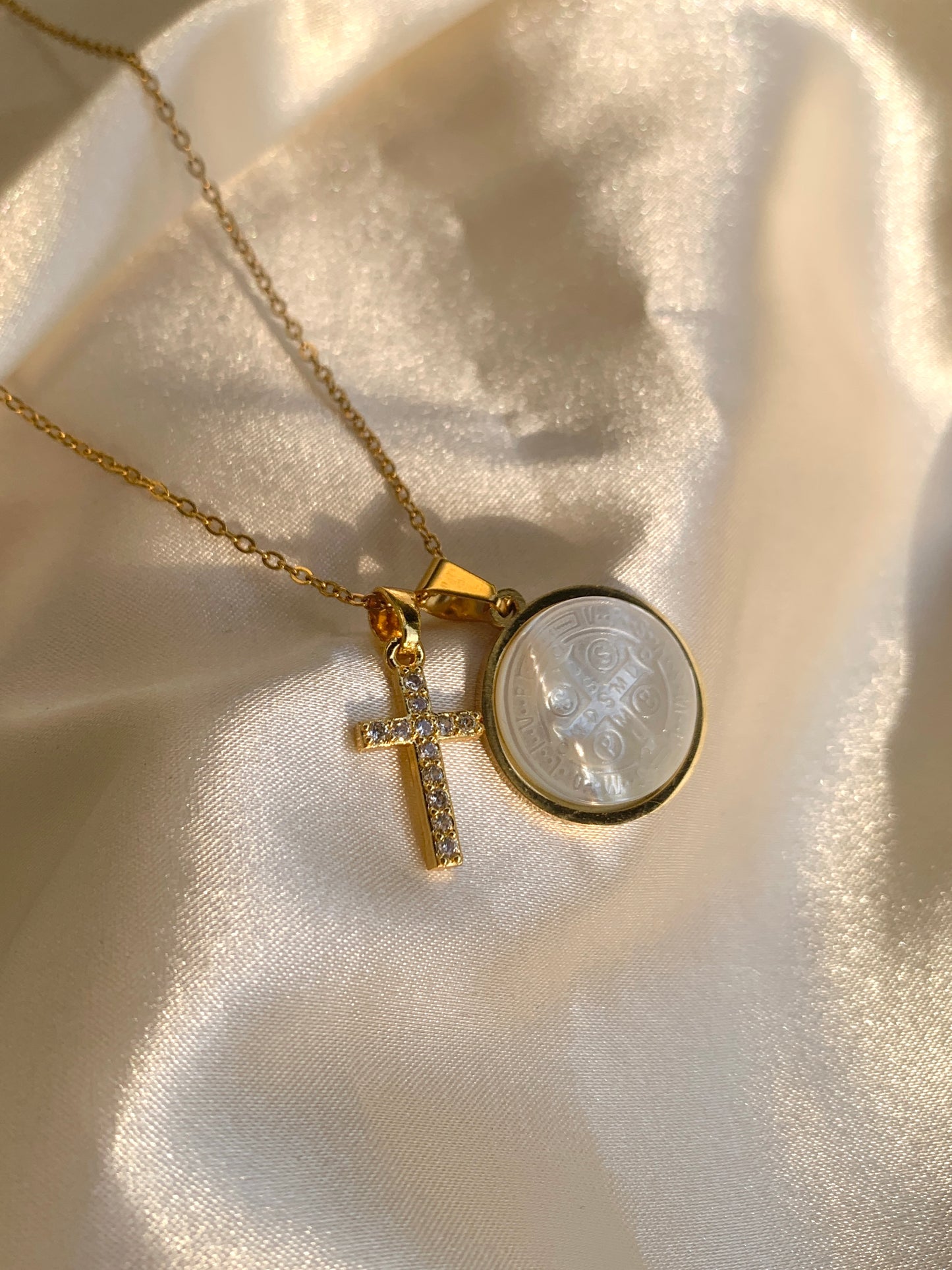 SOUVI Set (Buy 1 Take 1 pendant + FREE Bracelet)