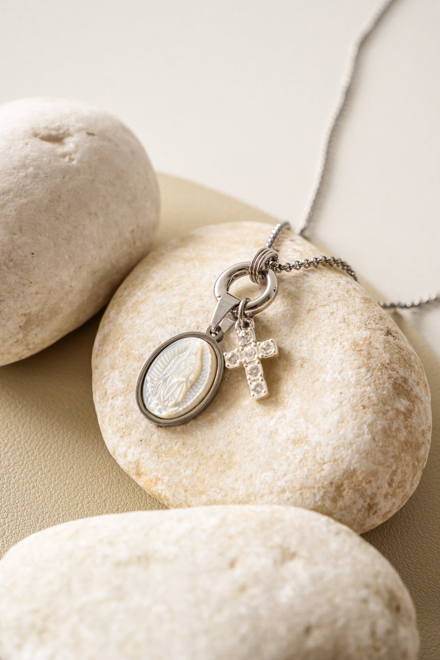 Elizabeth Pendant Pair