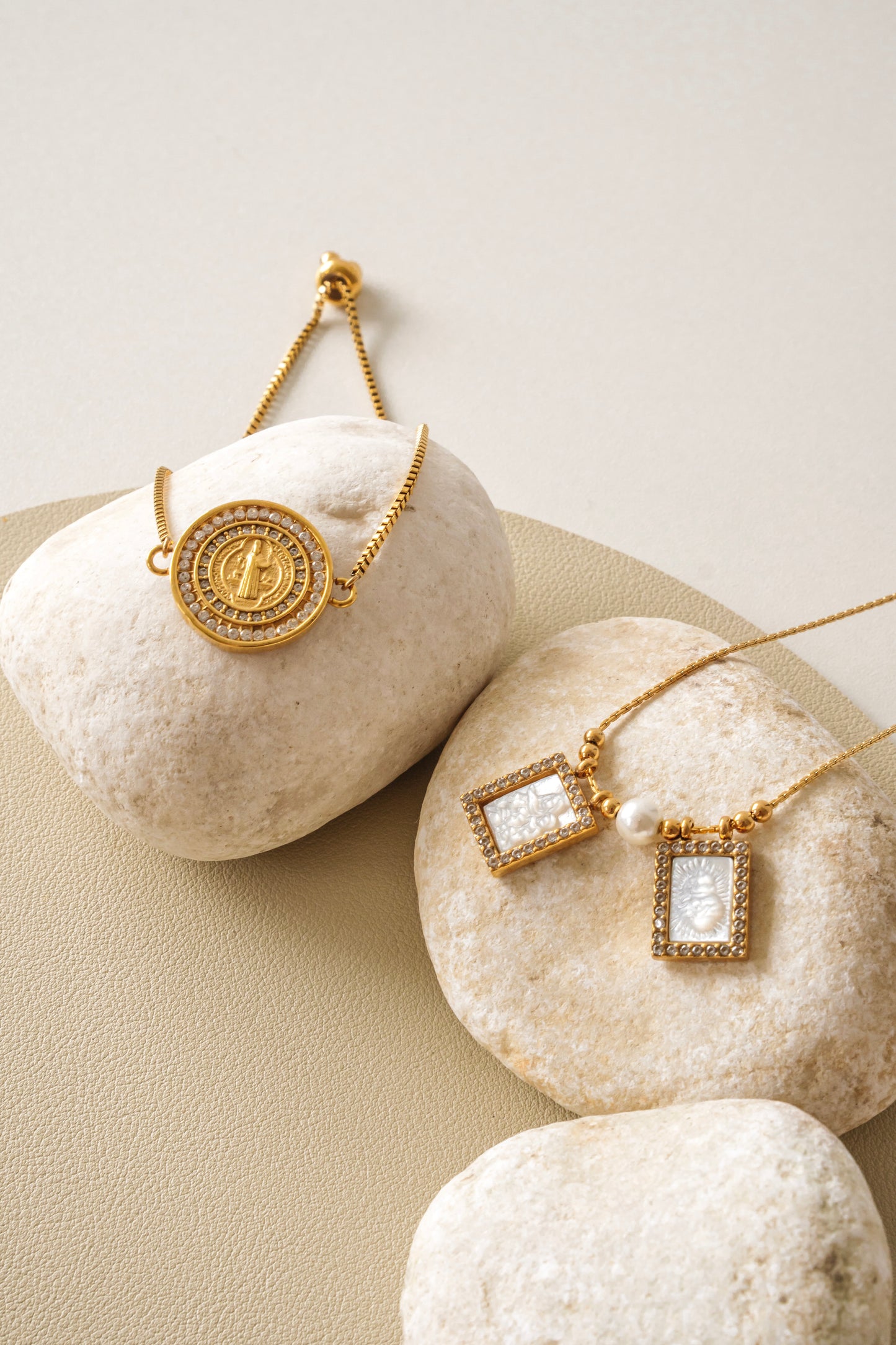 Cor Christi Pearl Scapular Set