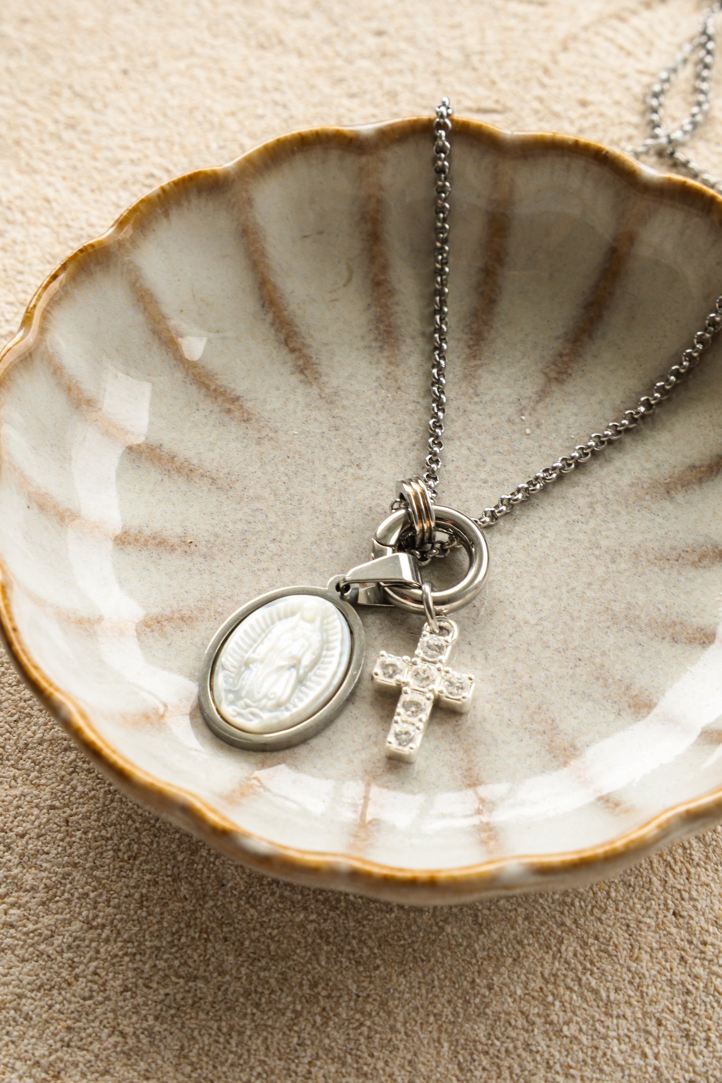 Elizabeth Pendant Pair